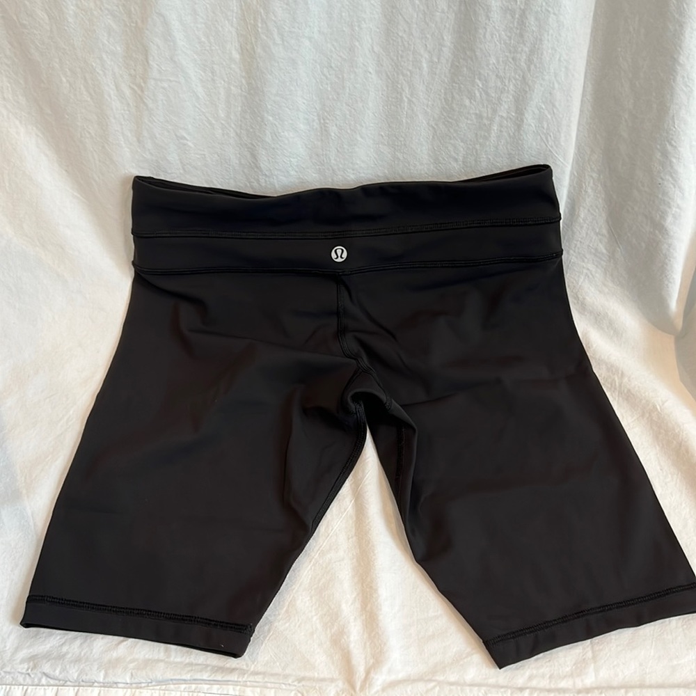 Lululemon Black Biker shorts Size 8 EUC